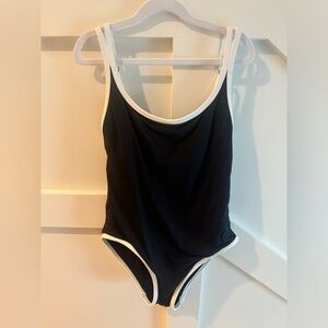 WOMENS size 6 JETS Australia black w/ white trim swimsuit